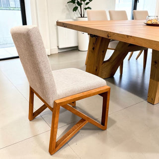 Silla Dubai tono Parota